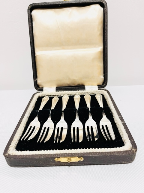 Boxed Set of 6 Vintage Silver Plated Cake Forks (c.1940)