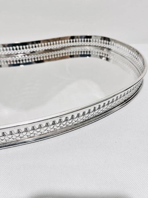 Smart Vintage Silver Plated Curved Kidney Shaped Gallery Tray