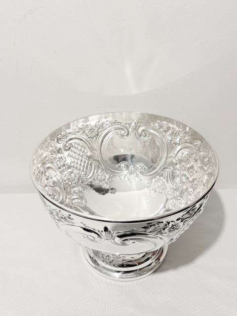 Antique Silver Plated Bowl on a Circular Pedestal Foot Antique Silver Plated Bowl on a Circular Pedestal Foot