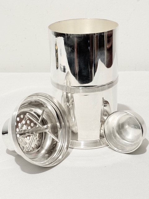 Antique Silver Plated Cylindrical Body Cocktail Shaker Antique Silver Plated Cylindrical Body Cocktail Shaker