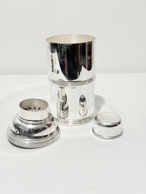 Antique Silver Plated Cylindrical Body Cocktail Shaker Antique Silver Plated Cylindrical Body Cocktail Shaker