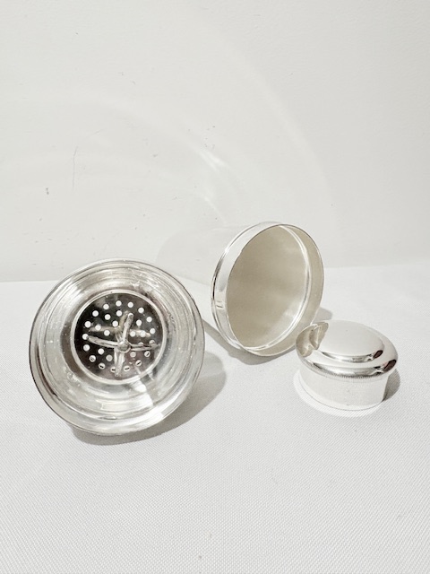 Simple Design Antique Silver Plated Cocktail Shaker Simple Design Antique Silver Plated Cocktail Shaker