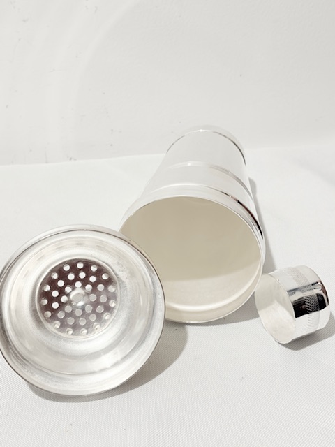 Stylish Vintage Silver Plated Cocktail Shaker Stylish Vintage Silver Plated Cocktail Shaker