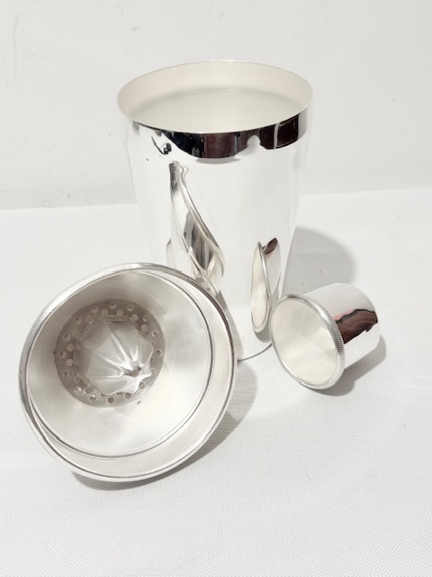 Antique Art Deco in Design Silver Plated Cocktail Shaker Antique Art Deco in Design Silver Plated Cocktail Shaker