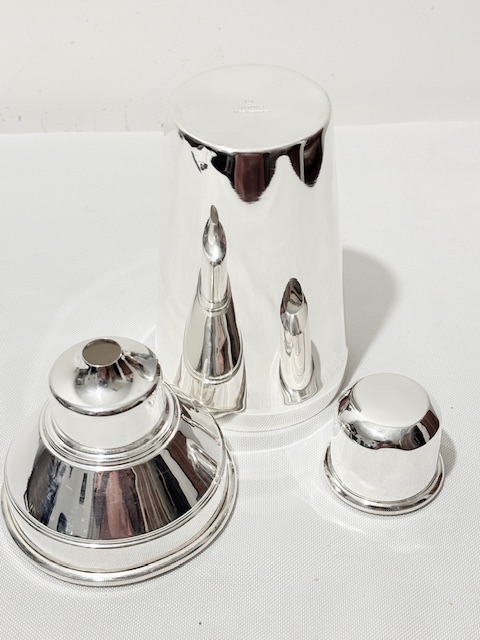 Antique Art Deco in Design Silver Plated Cocktail Shaker Antique Art Deco in Design Silver Plated Cocktail Shaker