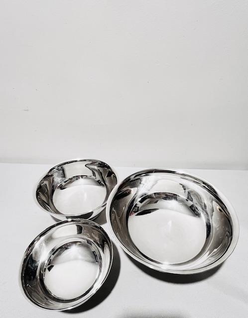 Set of Vintage Silver Plated Graduating Sized Bowls Set of Vintage Silver Plated Graduating Sized Bowls