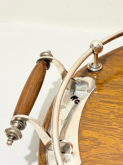 Smart Antique Silver Plated and Oak Tray with Central Vacant Shield Smart Antique Silver Plated and Oak Tray with Central Vacant Shield