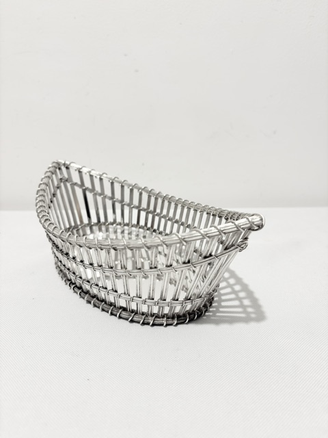 Smart Antique Boat Shaped Silver Plated Basket Smart Antique Boat Shaped Silver Plated Basket