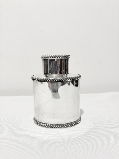 Smart Antique Silver Plated Cylindrical Shaped Tea Caddy