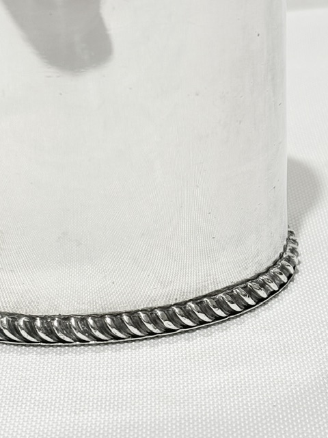 Smart Antique Silver Plated Cylindrical Shaped Tea Caddy Smart Antique Silver Plated Cylindrical Shaped Tea Caddy