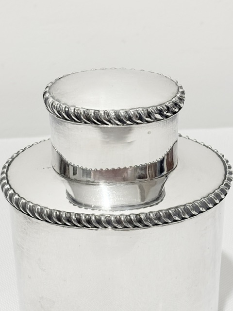 Smart Antique Silver Plated Cylindrical Shaped Tea Caddy Smart Antique Silver Plated Cylindrical Shaped Tea Caddy