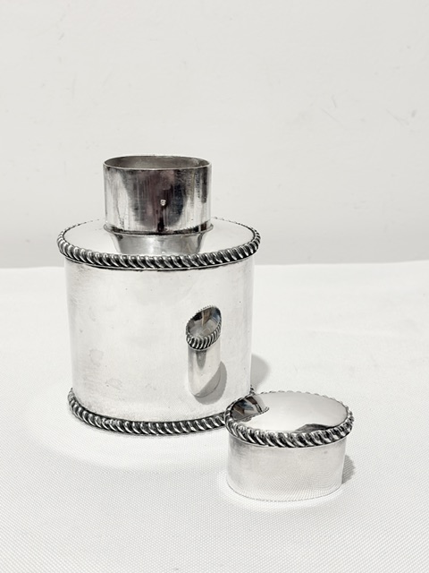 Smart Antique Silver Plated Cylindrical Shaped Tea Caddy Smart Antique Silver Plated Cylindrical Shaped Tea Caddy