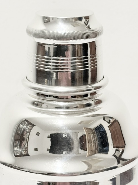 Antique Silver Plated Cocktail Shaker Simple in Design and a Good Weight Antique Silver Plated Cocktail Shaker Simple in Design and a Good Weight