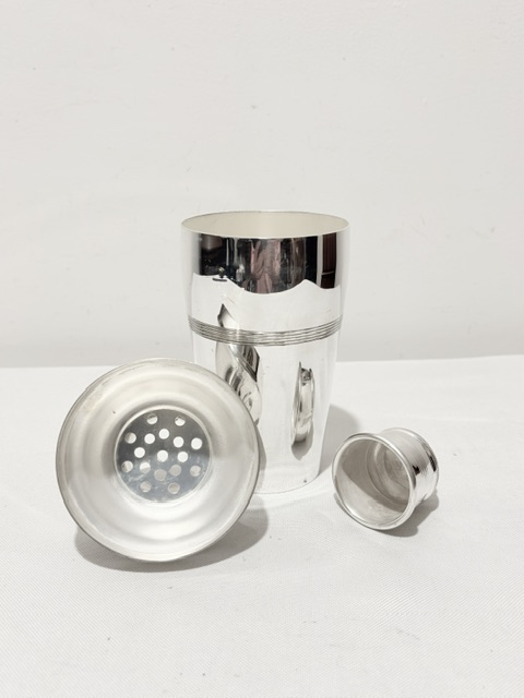 Antique Silver Plated Cocktail Shaker Simple in Design and a Good Weight Antique Silver Plated Cocktail Shaker Simple in Design and a Good Weight