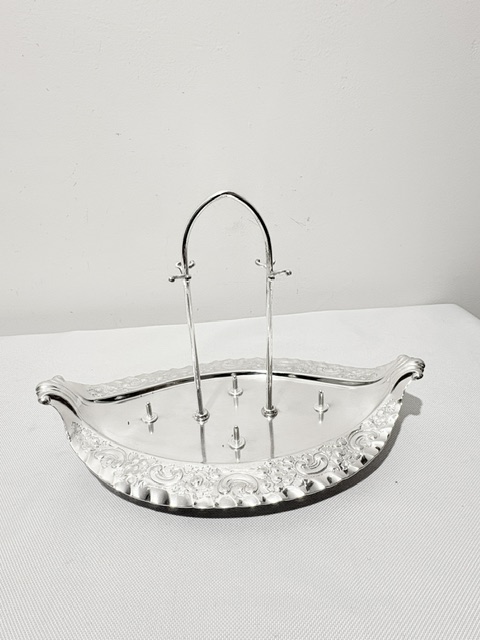 Pretty Antique Silver Plated Egg Cruet Pretty Antique Silver Plated Egg Cruet