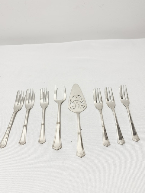 Cased Set of Six Vintage Cake Forks with Cake Slice and Serving Fork Cased Set of Six Vintage Cake Forks with Cake Slice and Serving Fork