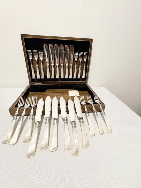 12 Place Setting of Silver Plated and Mother of Pearl Fish Set 12 Place Setting of Silver Plated and Mother of Pearl Fish Set