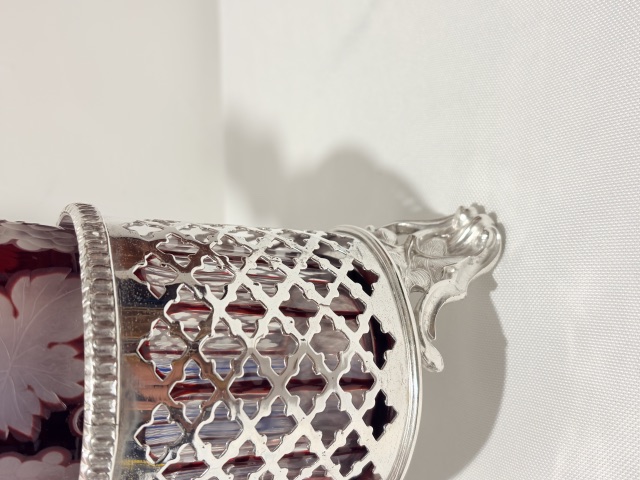 Super Quality Antique Silver Plated Three Colour Glass Bottle Decanter Stand
