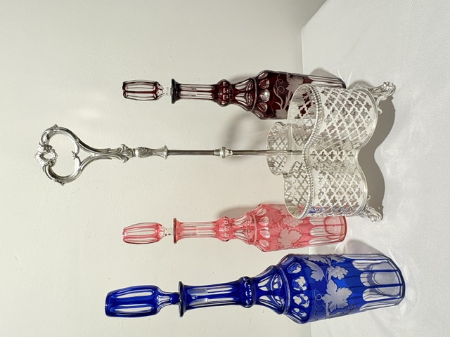 Super Quality Antique Silver Plated Three Colour Glass Bottle Decanter Stand