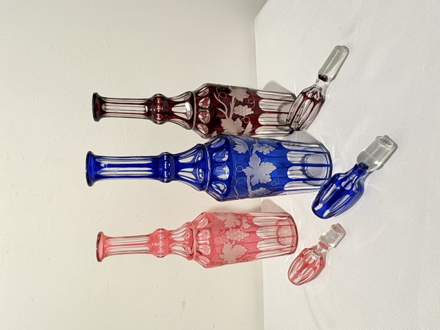 Super Quality Antique Silver Plated Three Colour Glass Bottle Decanter Stand