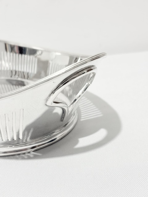 Smart Antique Silver Plated Bread Dish with Cut Out Handles Smart Antique Silver Plated Bread Dish with Cut Out Handles