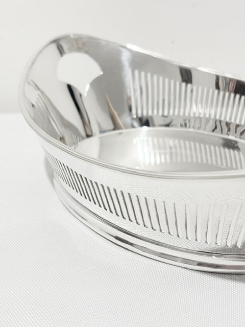Smart Antique Silver Plated Bread Dish with Cut Out Handles Smart Antique Silver Plated Bread Dish with Cut Out Handles